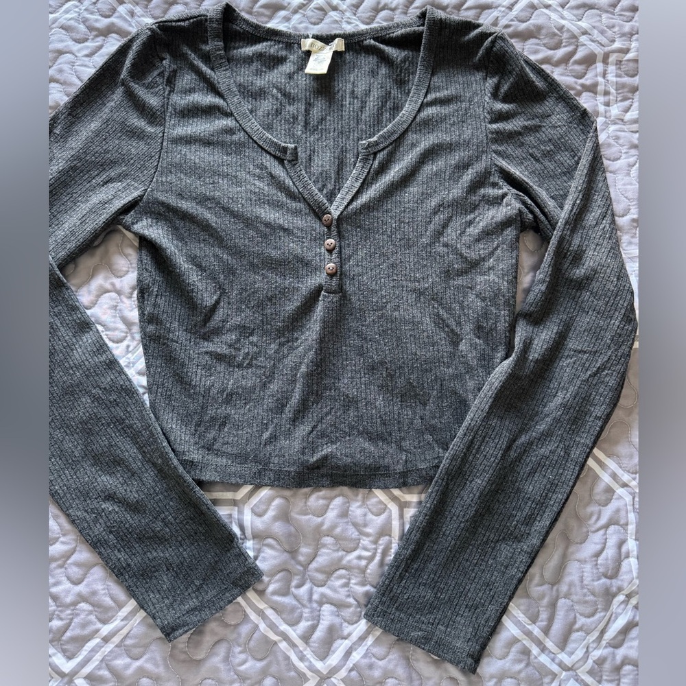 Bozzolo Charcoal Ribbed Long Sleeve Henley Crop Top